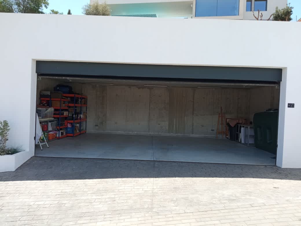 38 Garage.jpg